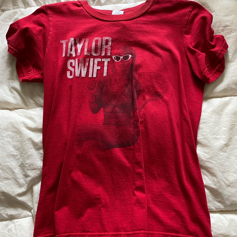 Old taylor swift t-shirt.